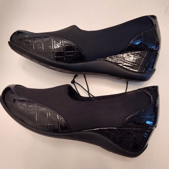 Shoes - Picture 2 of 5